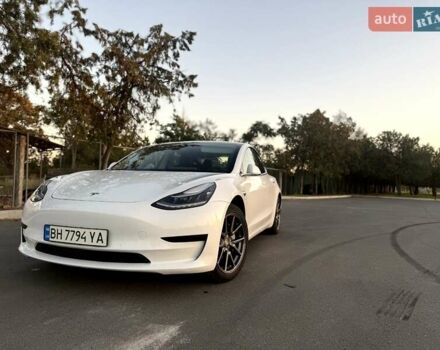 Білий Тесла Модель 3, об'ємом двигуна 0 л та пробігом 148 тис. км за 16700 $, фото 4 на Automoto.ua