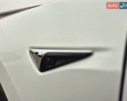 Белый Тесла Модель 3, объемом двигателя 0 л и пробегом 83 тыс. км за 17500 $, фото 1 на Automoto.ua