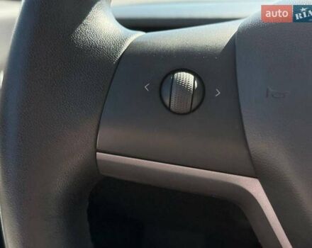 Белый Тесла Модель 3, объемом двигателя 0 л и пробегом 48 тыс. км за 20499 $, фото 24 на Automoto.ua