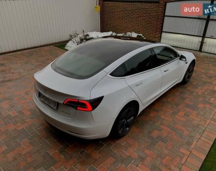 Белый Тесла Модель 3, объемом двигателя 0 л и пробегом 31 тыс. км за 32600 $, фото 14 на Automoto.ua