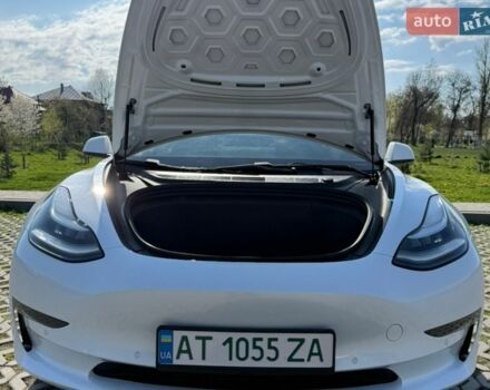 Белый Тесла Модель 3, объемом двигателя 0 л и пробегом 100 тыс. км за 13900 $, фото 39 на Automoto.ua