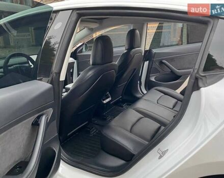 Білий Тесла Модель 3, об'ємом двигуна 0 л та пробігом 130 тис. км за 17200 $, фото 14 на Automoto.ua