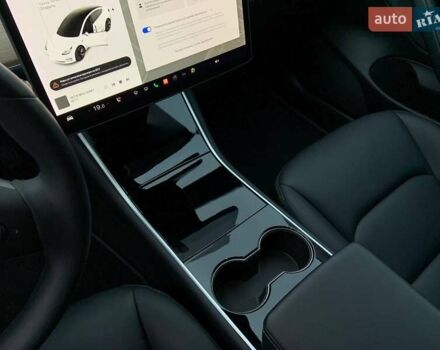 Белый Тесла Модель 3, объемом двигателя 0 л и пробегом 31 тыс. км за 32600 $, фото 41 на Automoto.ua