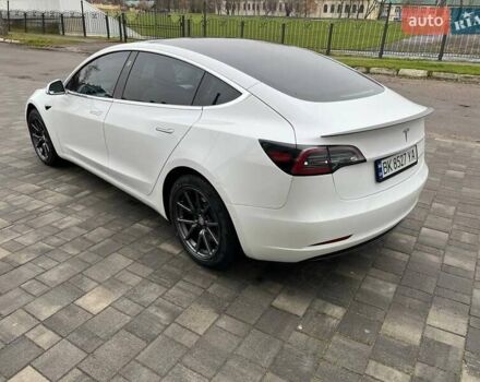 Белый Тесла Модель 3, объемом двигателя 0 л и пробегом 100 тыс. км за 18400 $, фото 1 на Automoto.ua