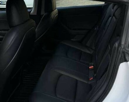 Белый Тесла Модель 3, объемом двигателя 0 л и пробегом 65 тыс. км за 17000 $, фото 5 на Automoto.ua