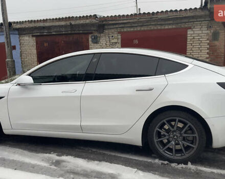 Белый Тесла Модель 3, объемом двигателя 0 л и пробегом 96 тыс. км за 25200 $, фото 4 на Automoto.ua