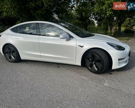 Тесла Модель 3 2019 в Ровно на Automoto.ua Белый Тесла Модель 3, объемом двигателя 0 л и пробегом 263 тыс. км за 15900 $, фото 4 на Automoto.ua