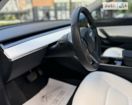 Білий Тесла Модель 3, об'ємом двигуна 0 л та пробігом 92 тис. км за 21999 $, фото 31 на Automoto.ua