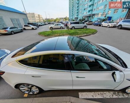 Белый Тесла Модель 3, объемом двигателя 0 л и пробегом 93 тыс. км за 17777 $, фото 5 на Automoto.ua