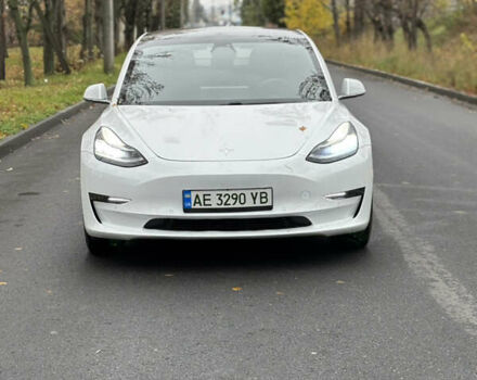 Білий Тесла Модель 3, об'ємом двигуна 0 л та пробігом 114 тис. км за 13950 $, фото 1 на Automoto.ua