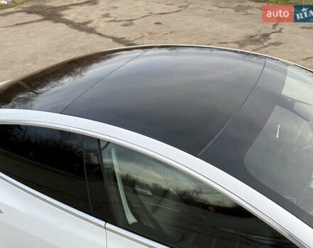 Белый Тесла Модель 3, объемом двигателя 0 л и пробегом 139 тыс. км за 17750 $, фото 41 на Automoto.ua