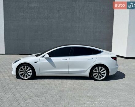 Білий Тесла Модель 3, об'ємом двигуна 0 л та пробігом 108 тис. км за 18400 $, фото 3 на Automoto.ua
