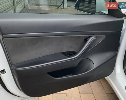 Белый Тесла Модель 3, объемом двигателя 0 л и пробегом 127 тыс. км за 17200 $, фото 20 на Automoto.ua