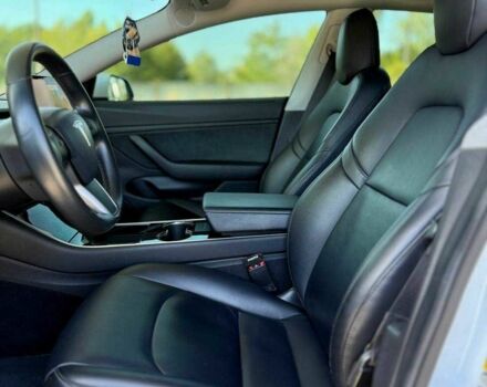 Белый Тесла Модель 3, объемом двигателя 0 л и пробегом 77 тыс. км за 21499 $, фото 12 на Automoto.ua