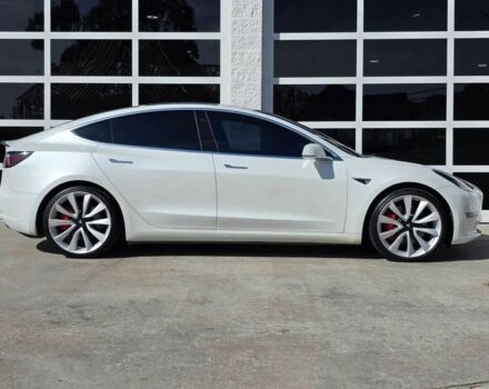 Белый Тесла Модель 3, объемом двигателя 0 л и пробегом 32 тыс. км за 9000 $, фото 6 на Automoto.ua