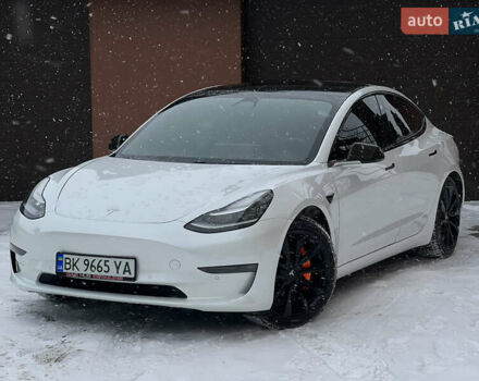Белый Тесла Модель 3, объемом двигателя 0 л и пробегом 73 тыс. км за 17500 $, фото 1 на Automoto.ua