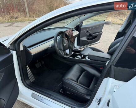 Белый Тесла Модель 3, объемом двигателя 0 л и пробегом 139 тыс. км за 17750 $, фото 49 на Automoto.ua