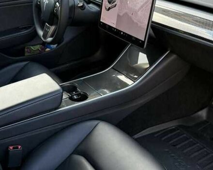 Белый Тесла Модель 3, объемом двигателя 0 л и пробегом 65 тыс. км за 17000 $, фото 3 на Automoto.ua