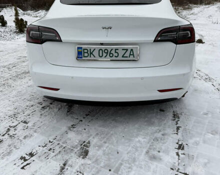 Белый Тесла Модель 3, объемом двигателя 0 л и пробегом 263 тыс. км за 14200 $, фото 4 на Automoto.ua