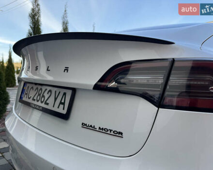Белый Тесла Модель 3, объемом двигателя 0 л и пробегом 167 тыс. км за 16777 $, фото 2 на Automoto.ua