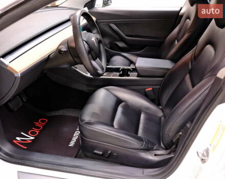 Белый Тесла Модель 3, объемом двигателя 0 л и пробегом 54 тыс. км за 15900 $, фото 26 на Automoto.ua