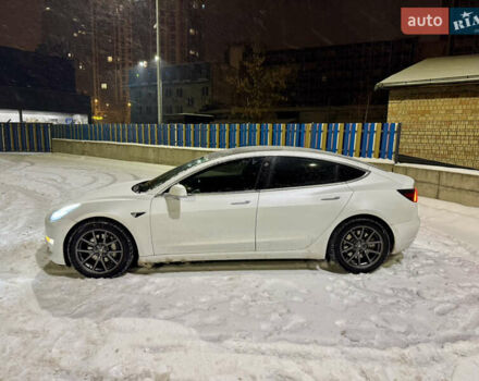 Белый Тесла Модель 3, объемом двигателя 0 л и пробегом 102 тыс. км за 15500 $, фото 2 на Automoto.ua