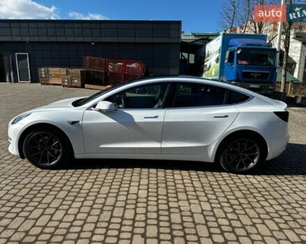 Белый Тесла Модель 3, объемом двигателя 0 л и пробегом 116 тыс. км за 18500 $, фото 3 на Automoto.ua