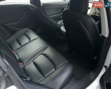 Белый Тесла Модель 3, объемом двигателя 0 л и пробегом 54 тыс. км за 16900 $, фото 16 на Automoto.ua