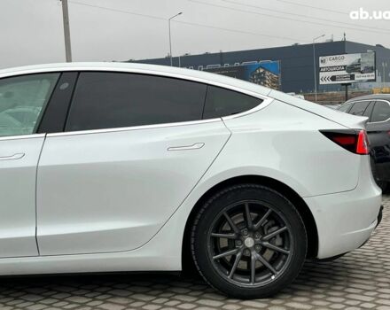 Білий Тесла Модель 3, об'ємом двигуна 0 л та пробігом 203 тис. км за 12000 $, фото 4 на Automoto.ua