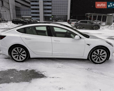 Белый Тесла Модель 3, объемом двигателя 0 л и пробегом 170 тыс. км за 15000 $, фото 3 на Automoto.ua