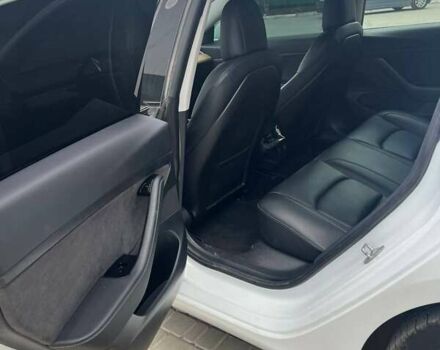 Белый Тесла Модель 3, объемом двигателя 0 л и пробегом 36 тыс. км за 16000 $, фото 4 на Automoto.ua