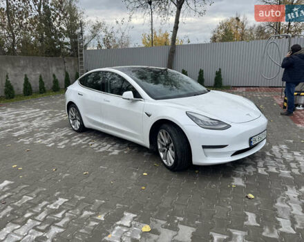 Белый Тесла Модель 3, объемом двигателя 0 л и пробегом 150 тыс. км за 15500 $, фото 2 на Automoto.ua