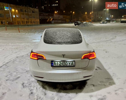 Белый Тесла Модель 3, объемом двигателя 0 л и пробегом 102 тыс. км за 15500 $, фото 4 на Automoto.ua