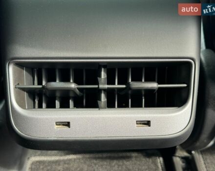 Білий Тесла Модель 3, об'ємом двигуна 0 л та пробігом 45 тис. км за 15900 $, фото 25 на Automoto.ua