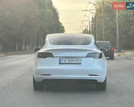 Білий Тесла Модель 3, об'ємом двигуна 0 л та пробігом 83 тис. км за 16500 $, фото 2 на Automoto.ua