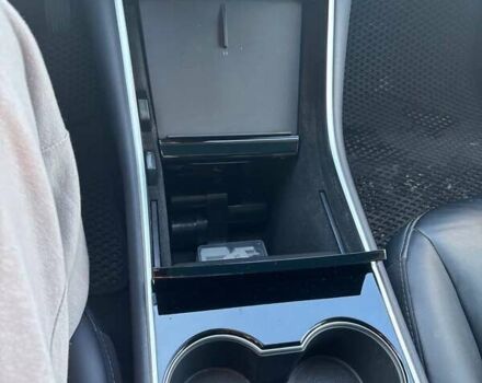 Білий Тесла Модель 3, об'ємом двигуна 0 л та пробігом 92 тис. км за 18600 $, фото 24 на Automoto.ua