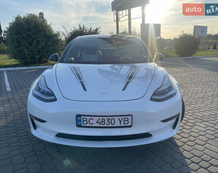Белый Тесла Модель 3, объемом двигателя 0 л и пробегом 107 тыс. км за 17500 $, фото 1 на Automoto.ua