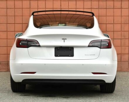 Белый Тесла Модель 3, объемом двигателя 0 л и пробегом 65 тыс. км за 6900 $, фото 4 на Automoto.ua