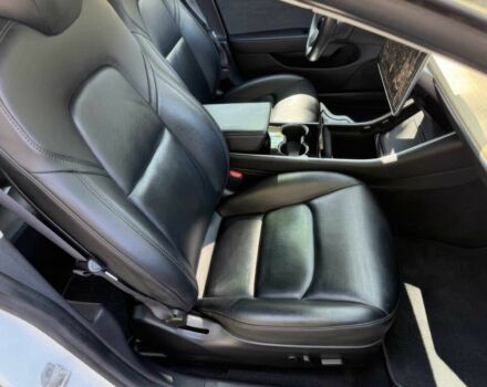 Белый Тесла Модель 3, объемом двигателя 0 л и пробегом 43 тыс. км за 11000 $, фото 5 на Automoto.ua