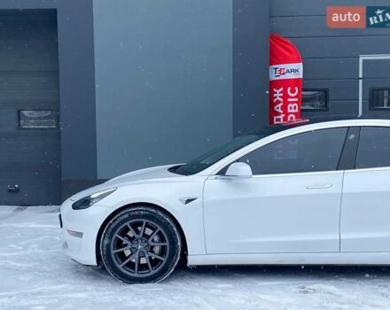 Белый Тесла Модель 3, объемом двигателя 0 л и пробегом 103 тыс. км за 18999 $, фото 4 на Automoto.ua