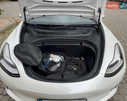Білий Тесла Модель 3, об'ємом двигуна 0 л та пробігом 105 тис. км за 22250 $, фото 5 на Automoto.ua