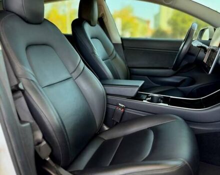 Белый Тесла Модель 3, объемом двигателя 0 л и пробегом 78 тыс. км за 20999 $, фото 28 на Automoto.ua