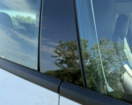 Белый Тесла Модель 3, объемом двигателя 0 л и пробегом 101 тыс. км за 14600 $, фото 47 на Automoto.ua