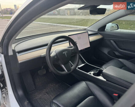 Белый Тесла Модель 3, объемом двигателя 0 л и пробегом 166 тыс. км за 14500 $, фото 20 на Automoto.ua
