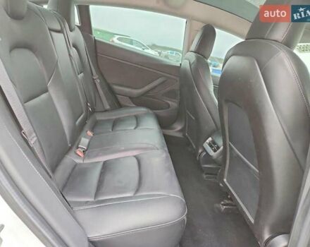 Белый Тесла Модель 3, объемом двигателя 0 л и пробегом 170 тыс. км за 5500 $, фото 7 на Automoto.ua