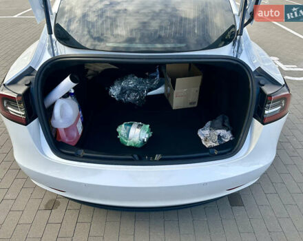 Білий Тесла Модель 3, об'ємом двигуна 0 л та пробігом 120 тис. км за 18900 $, фото 10 на Automoto.ua