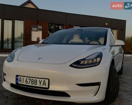 Белый Тесла Модель 3, объемом двигателя 0 л и пробегом 66 тыс. км за 15800 $, фото 5 на Automoto.ua