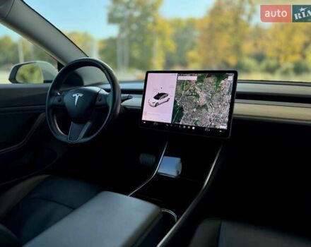 Белый Тесла Модель 3, объемом двигателя 0 л и пробегом 78 тыс. км за 20999 $, фото 26 на Automoto.ua