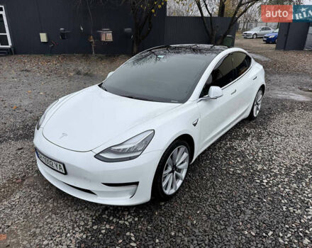 Білий Тесла Модель 3, об'ємом двигуна 0 л та пробігом 64 тис. км за 17500 $, фото 4 на Automoto.ua