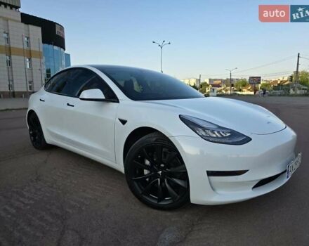 Белый Тесла Модель 3, объемом двигателя 0 л и пробегом 77 тыс. км за 18999 $, фото 3 на Automoto.ua